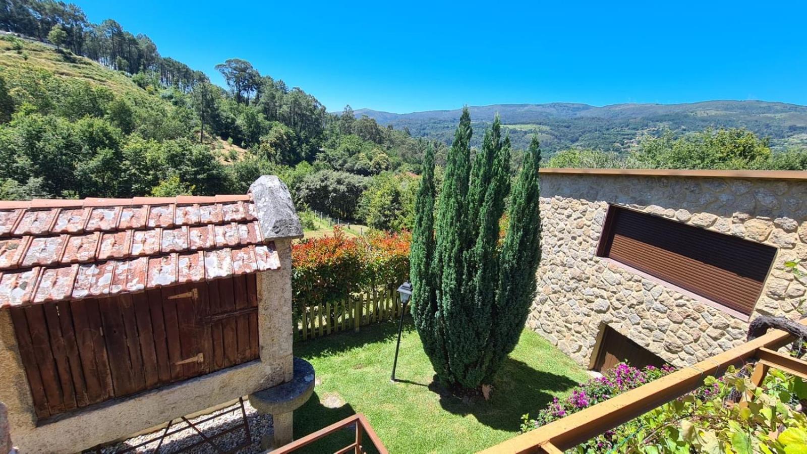O Carballo Da Pedra La Caniza